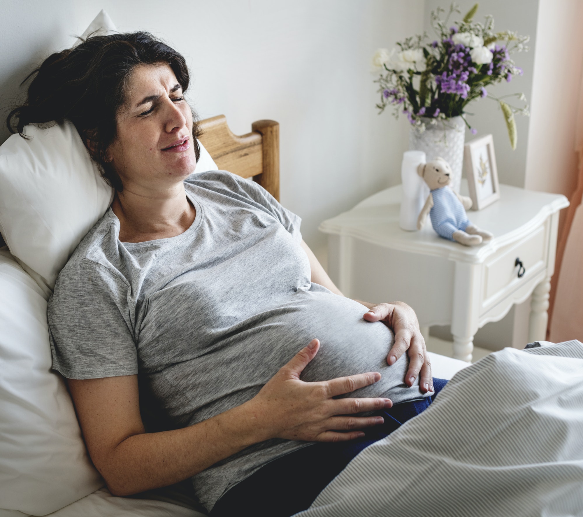 Pregnant woman with labor pain